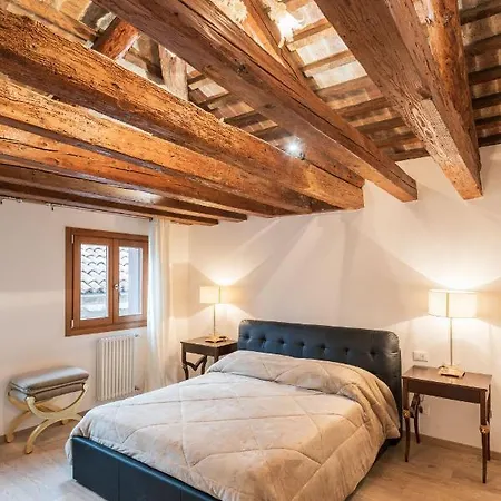 Bright And Quiet Attic Διαμέρισμα *