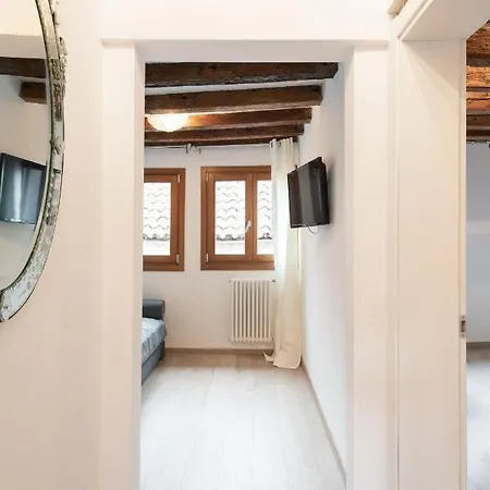 Διαμέρισμα Bright And Quiet Attic *
