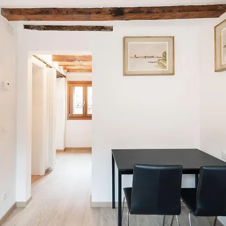 Διαμέρισμα Bright And Quiet Attic *
