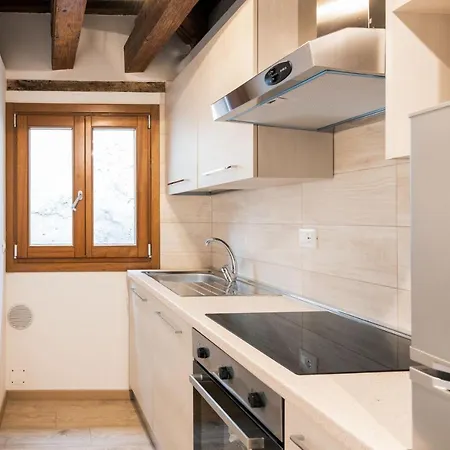 Bright And Quiet Attic Διαμέρισμα *